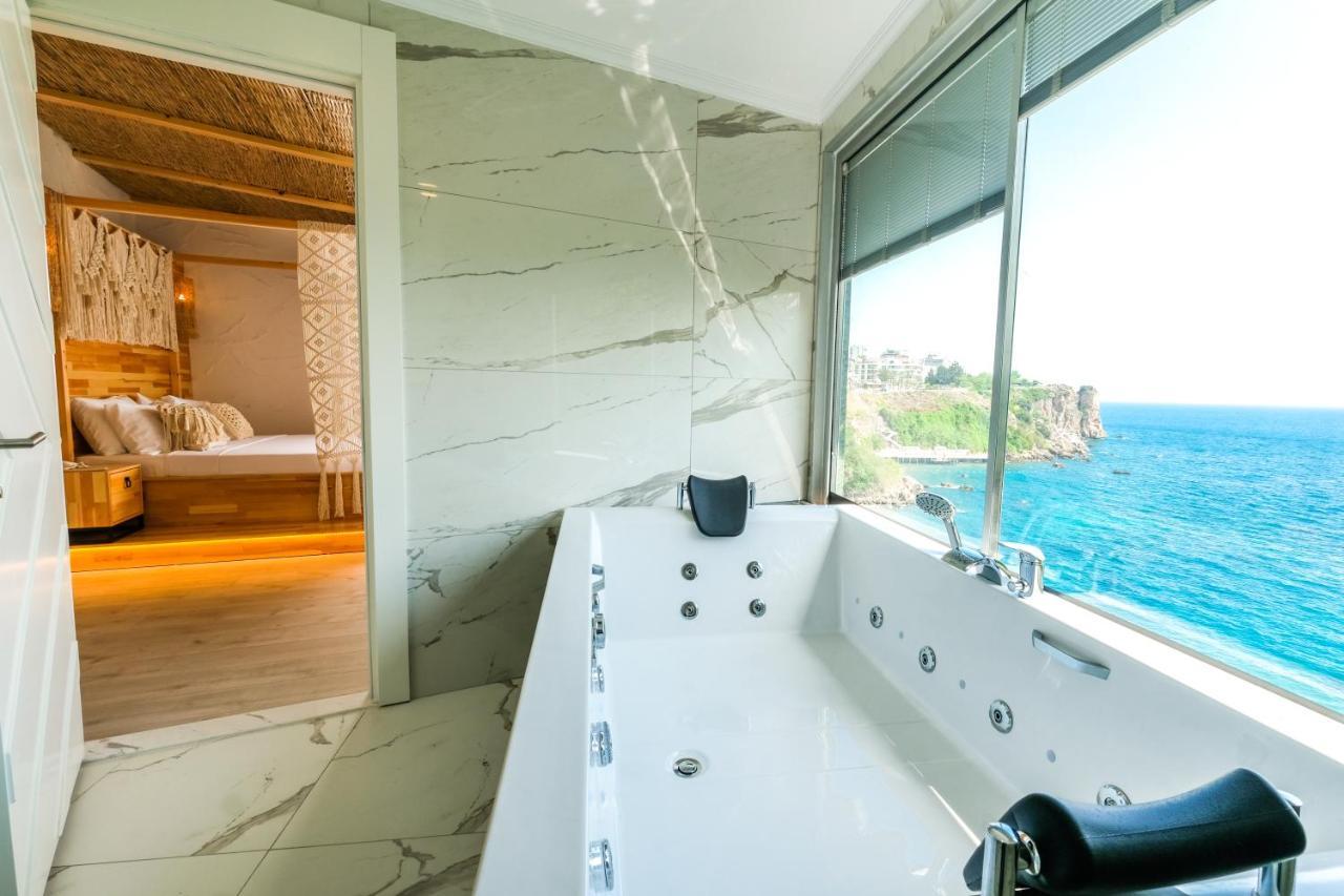 Deluxe Suite with Spa Bath